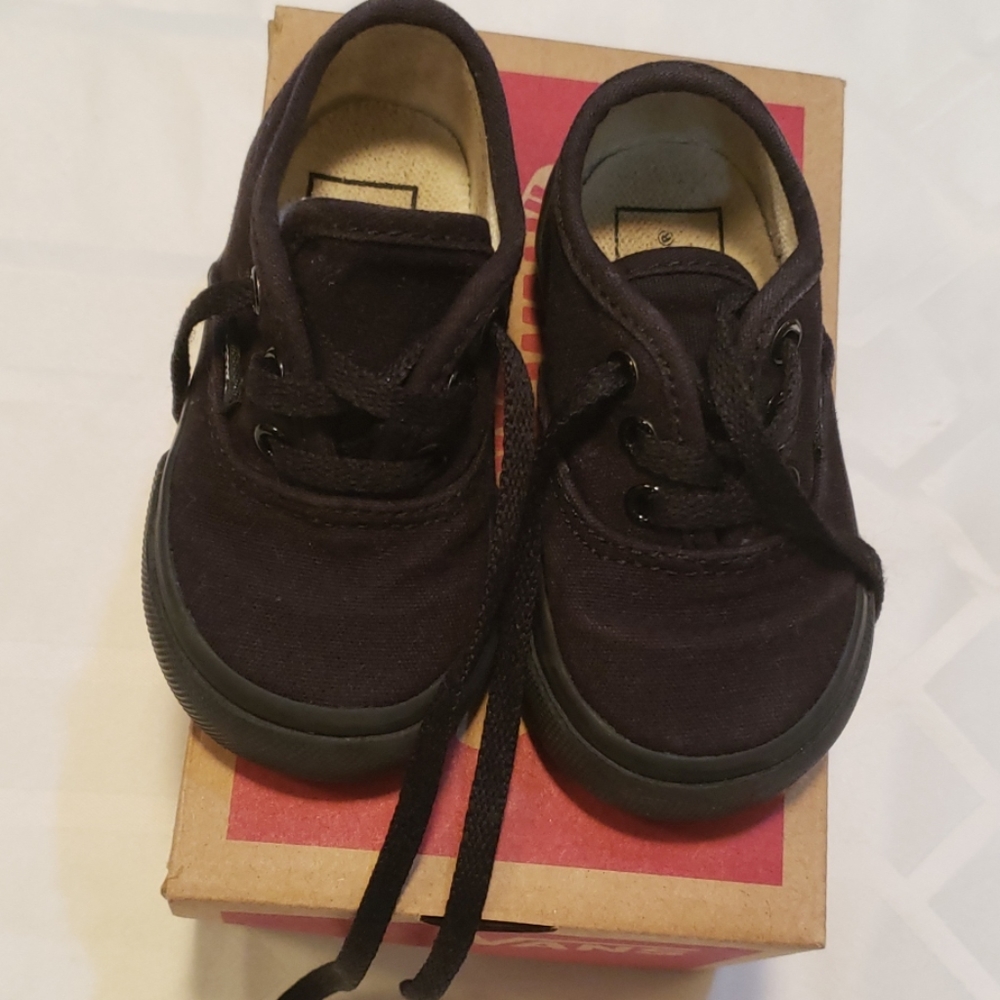Authentic Black/ Black Vans